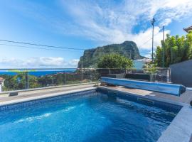 Villa Alves by Altlantic Holiday，位于Faial的酒店