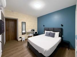 Mini Studios in Central Victoria，位于维多利亚的酒店