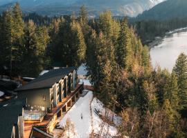 Basecamp Resorts Revelstoke，位于雷夫尔斯托克的酒店