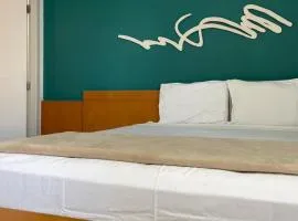 Praia do Canto Apart Hotel - Apto 405 - Varanda Lateral com Vista Mar