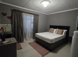 Akwaaba Fie Guesthouse，位于Lebowakgomo的宠物友好酒店