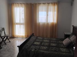 Appartement s 1 centre ville zarzis，位于杰尔吉斯的带停车场的酒店