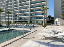 Delightful 2 bedroom condo Encantame Towers Verano 505