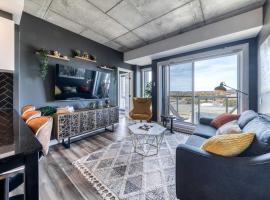 Appartement Luxe, Incredible Sunset View, Pool, Parking, Near Old Québec，位于魁北克市的酒店