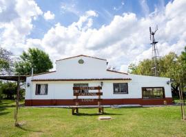 Yellow Cardinal Lodge，位于Curuzú Cuatiá的酒店