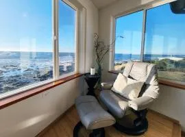 Spectacular Ocean Views! Whaley Nice