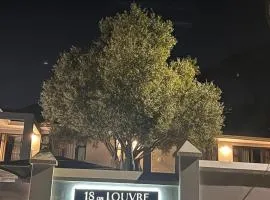 18 On Louvre Guesthouse