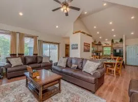 Hickory Hideaway with Communal Pool Access