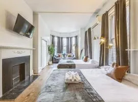 New Studio in Center City that Sleeps 4 with Fast Wifi