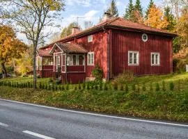 Lovely Home In Kopparberg With Lake View