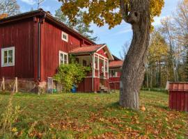 Pet Friendly Home In Kopparberg With Lake View，位于Kopparberg的酒店