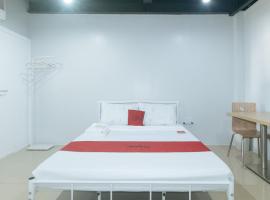 RedDoorz at Coral Tree near Southwoods Mall，位于Sampong的酒店