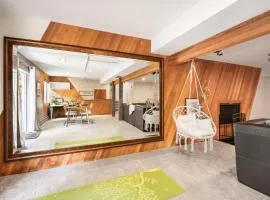 Kirkland Oasis Chic Basement Retreat with Hot Tub