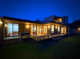 隠れ家アートヴィラ Villa Revolla