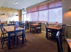 Premier Inn Livingston - M8 Jct3，位于阿普海尔的酒店