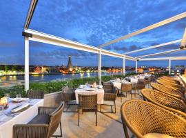 曼谷里瓦阿伦酒店 - SHA Extra Plus，位于曼谷塔田码头附近的酒店