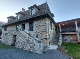 Gîte 8 pers avec spa et jardin proximité Aurillac，位于塞尔河畔阿尔帕容的酒店