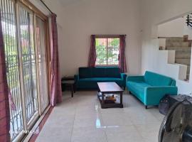 Peaceful Bungalow with Private Garden，位于塞恩的酒店