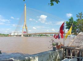 新皮曼江景宾馆,位于曼谷的酒店