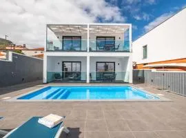 Luxury Seafront Escape II