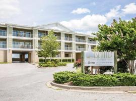 Island Inn & Suites, an Ascend Collection Hotel，位于Piney Point的酒店
