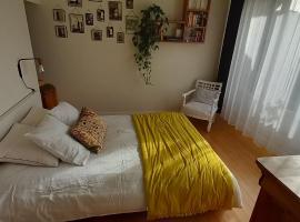 espace priv&eacute;, balcon vue montagnes pour 1 &agrave; 4 personnes，位于格勒诺布尔的住宿加早餐旅馆