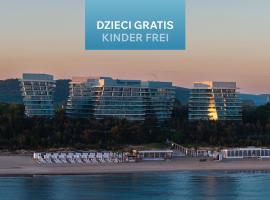 Wave Międzyzdroje Resort & SPA，位于米兹多洛杰的带泳池的酒店