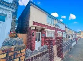 2 Beds, Entire Home, Spacious Bedrooms, Garden