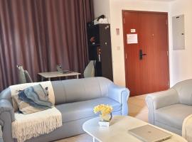 Dubai Beach Living JBR Hostel，位于迪拜的乡村别墅