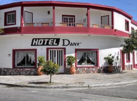 Hotel Dany，位于圣特雷西塔机场 - SST附近的酒店