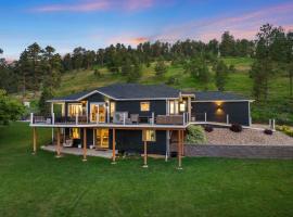 Black Hills Getaway with Hot Tub & Game Room for 18，位于斯皮尔菲什的酒店