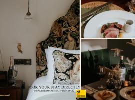 The Boars Head, Fife Restaurant and Rooms，位于Auchtermuchty的酒店