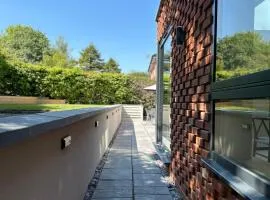 Lynwood House, private 5 bed 4 bath with large drive