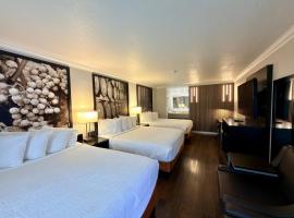 The Orchard Hotel Ukiah Wine Country Free Breakfast, Pool, & Hot Tub，位于尤奇亚的酒店