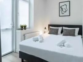 Fully Equipped Apartment, lovely bed