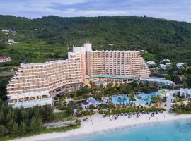 Kensington Hotel Saipan，位于圣罗克的带停车场的酒店
