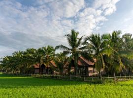 Thala Tra Vinh，位于Tr&agrave; Vinh的带泳池的酒店