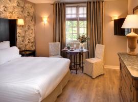 CAZAUDEHORE Hôtel Restaurant Gastronomique Terrasse et Jardins，位于圣日耳曼昂莱的酒店