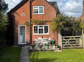 Delightful 3-bedroom Cottage, Brockenhurst，位于布罗肯赫斯特的自助式住宿
