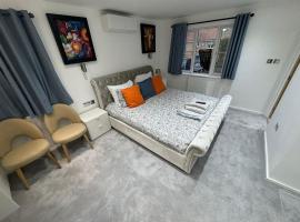 WBC R1 - Modern Large Ensuite Room - Wednesbury，位于比尔斯通的酒店