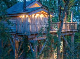 Domaine de Pech et Lafon Cabanes avec SPA privatif dans les arbres，位于Clairac的酒店