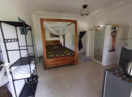 chambre avec piscine proche mer,5 mn de Cap Skirring ,proche Senegaulois，位于斯基灵角的住宿