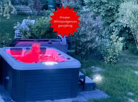OLIVE - Ruhe & Entspannung in 2-Zi-Fewo mit Garten-Whirlpool, Terrasse & Hund willkommen by FerienWohnenAmSee，位于于伯林根的带热水浴缸的酒店