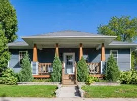 Downtown 2BR Home - Lawrence University College Ave