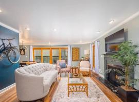 River Drive Retreat - Family Neighborhood sleeps 10，位于阿普尔顿的酒店