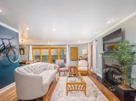 River Drive Retreat - Family Neighborhood sleeps 10