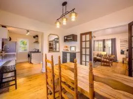 Downtown Lawrence University - Edge of Campus Perfect for Families