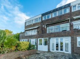 Pass the Keys Large 4 Bedroom Home Stunning views Contractor，位于巴塞尔顿的酒店