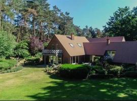 Silk and Stone Manor，位于Grez-Doiceau的酒店