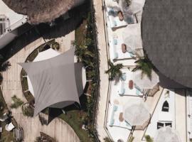 Runik Beach Club & Resort - Adults Only，位于锡基霍尔的带热水浴缸的酒店